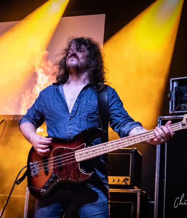 Daniel Ball - Bass