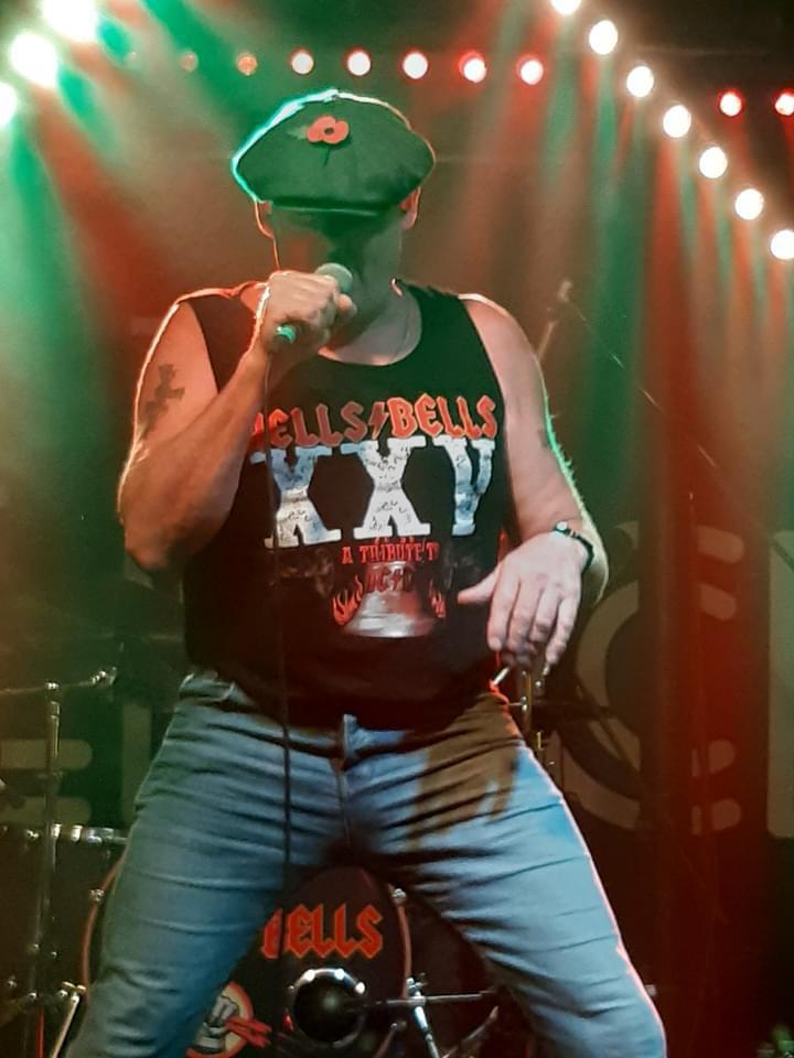 Lee Jay - Lead Vocals